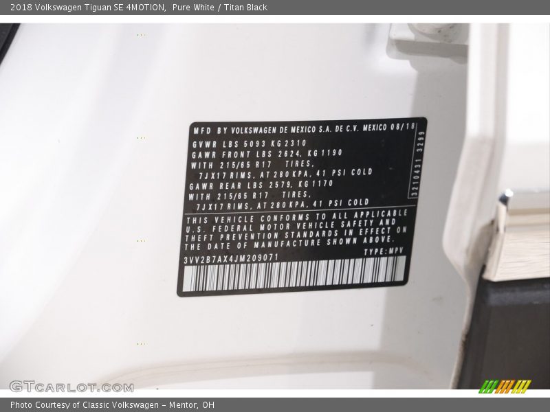 Pure White / Titan Black 2018 Volkswagen Tiguan SE 4MOTION