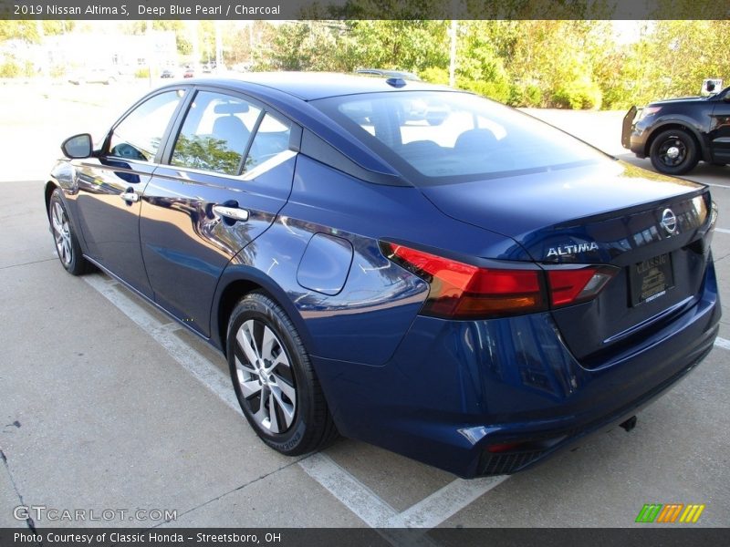 Deep Blue Pearl / Charcoal 2019 Nissan Altima S