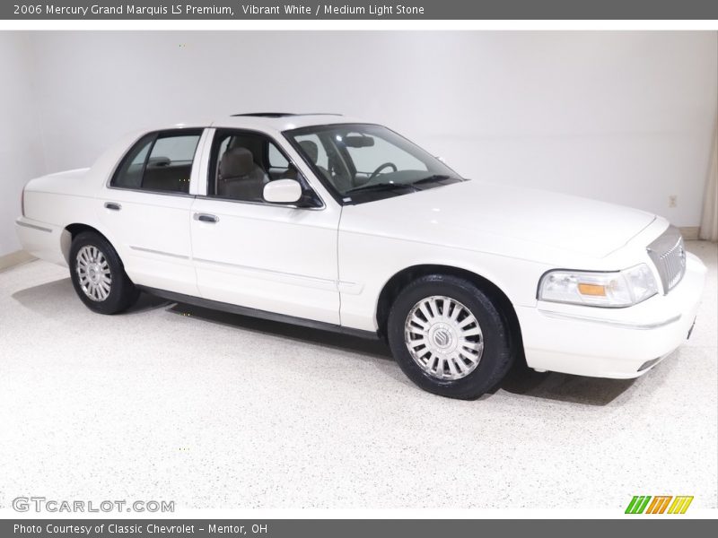 Front 3/4 View of 2006 Grand Marquis LS Premium