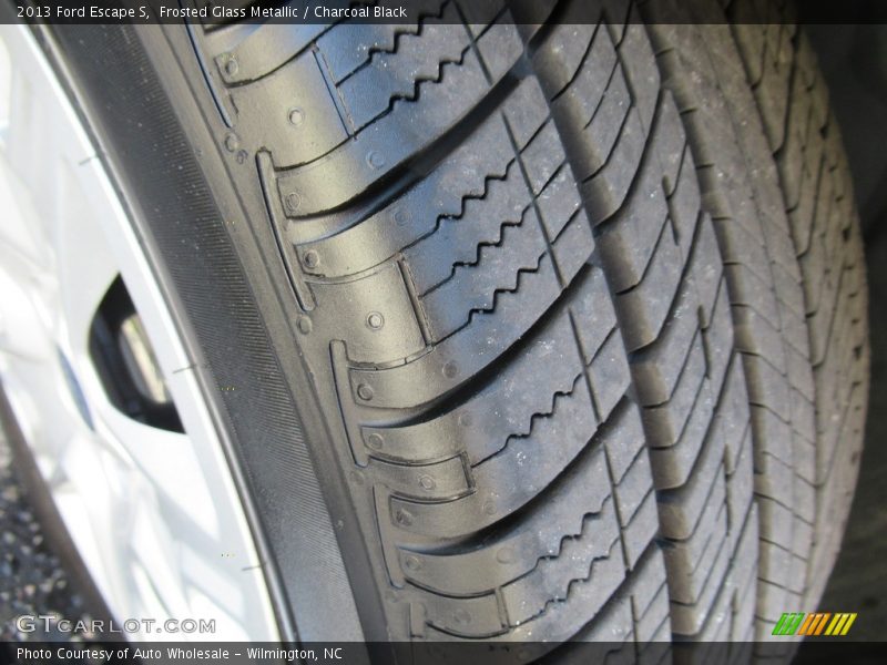 Frosted Glass Metallic / Charcoal Black 2013 Ford Escape S