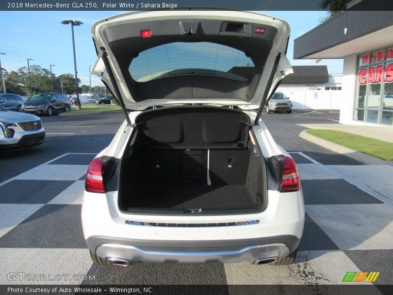 Polar White / Sahara Beige 2018 Mercedes-Benz GLA 250