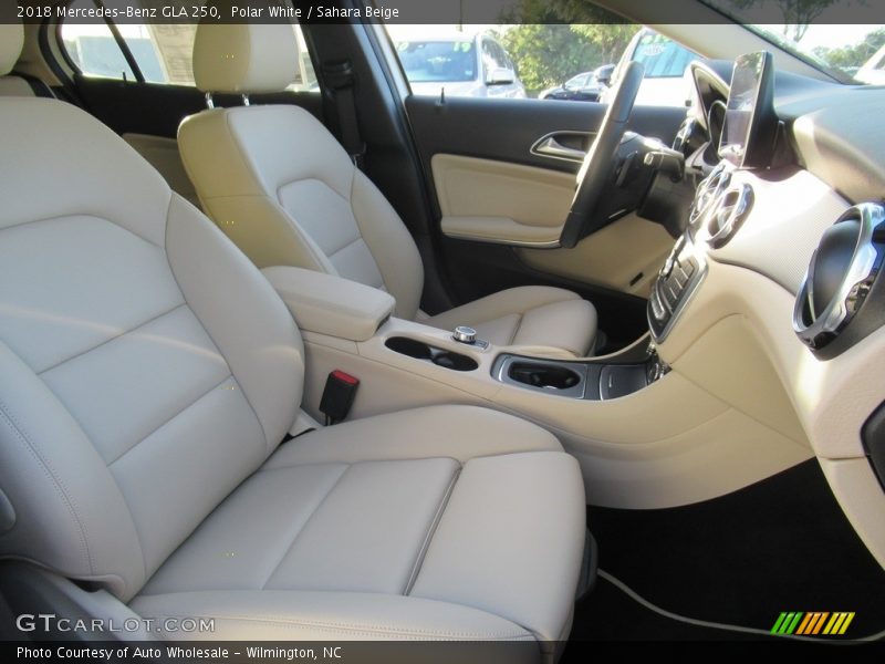Polar White / Sahara Beige 2018 Mercedes-Benz GLA 250