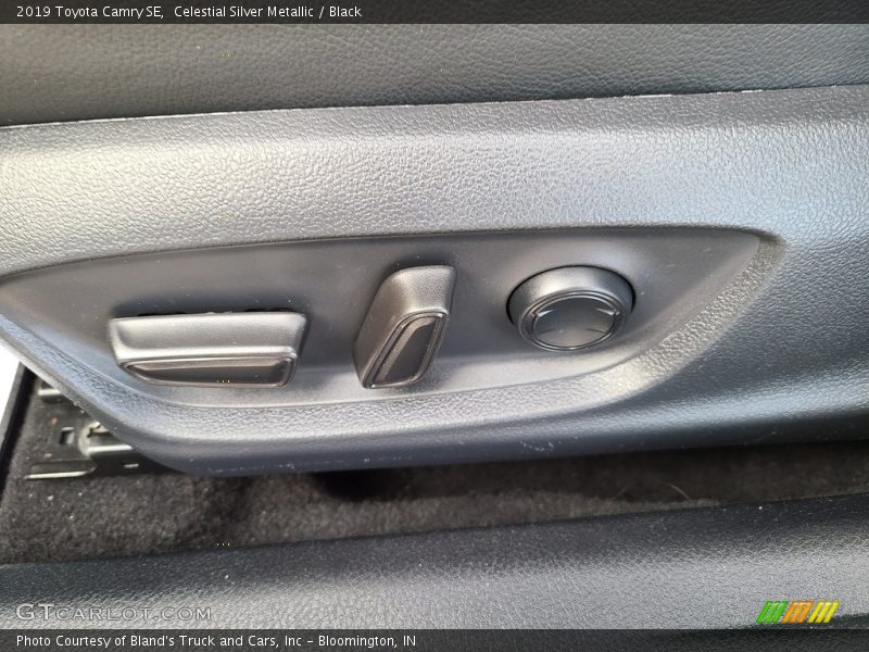 Celestial Silver Metallic / Black 2019 Toyota Camry SE