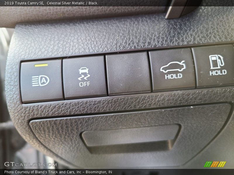 Celestial Silver Metallic / Black 2019 Toyota Camry SE