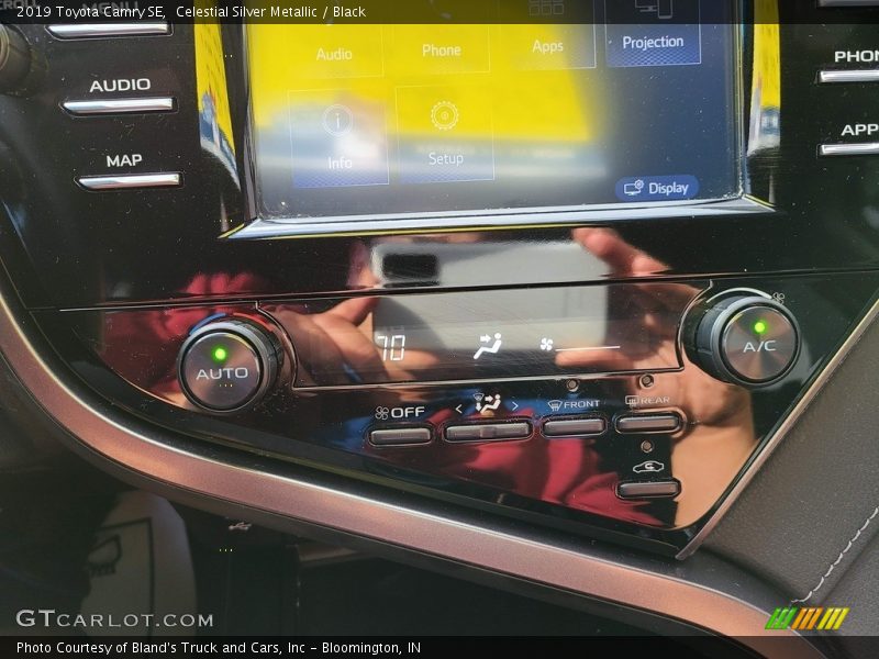 Celestial Silver Metallic / Black 2019 Toyota Camry SE