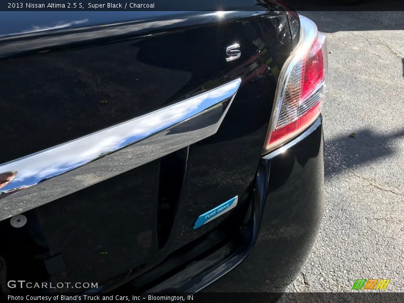 Super Black / Charcoal 2013 Nissan Altima 2.5 S
