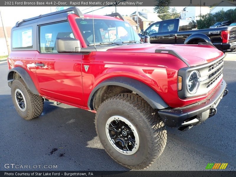 Front 3/4 View of 2021 Bronco Base 4x4 2-Door