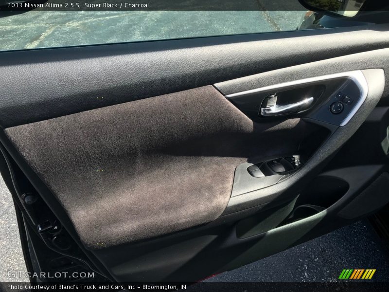 Super Black / Charcoal 2013 Nissan Altima 2.5 S