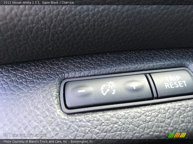 Super Black / Charcoal 2013 Nissan Altima 2.5 S