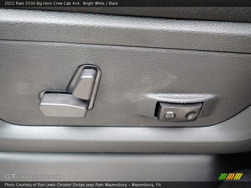 Bright White / Black 2022 Ram 3500 Big Horn Crew Cab 4x4
