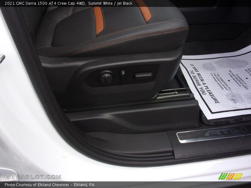 Summit White / Jet Black 2021 GMC Sierra 1500 AT4 Crew Cab 4WD