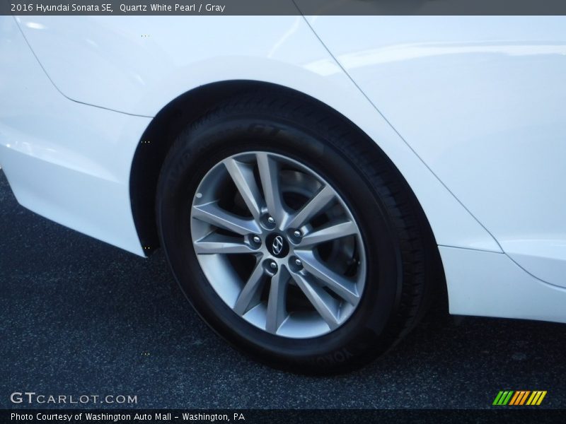Quartz White Pearl / Gray 2016 Hyundai Sonata SE