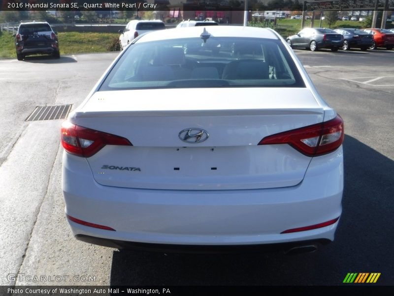 Quartz White Pearl / Gray 2016 Hyundai Sonata SE
