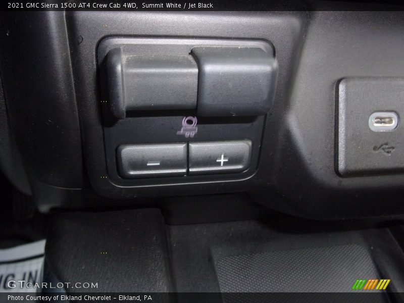 Summit White / Jet Black 2021 GMC Sierra 1500 AT4 Crew Cab 4WD