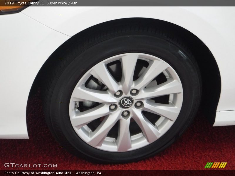 Super White / Ash 2019 Toyota Camry LE