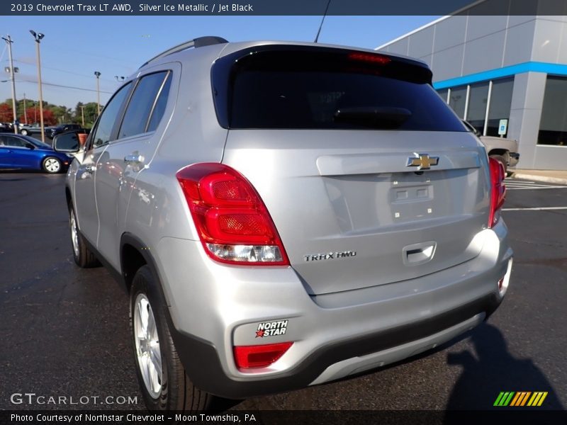 Silver Ice Metallic / Jet Black 2019 Chevrolet Trax LT AWD
