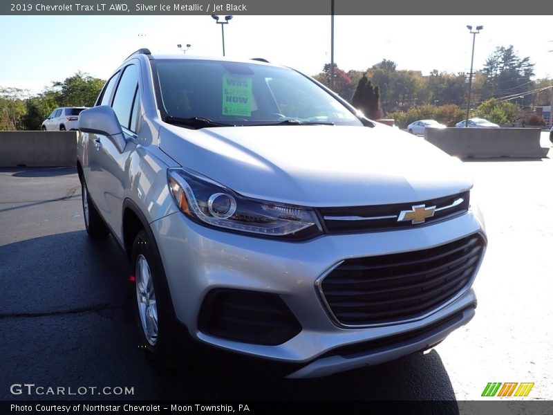 Silver Ice Metallic / Jet Black 2019 Chevrolet Trax LT AWD