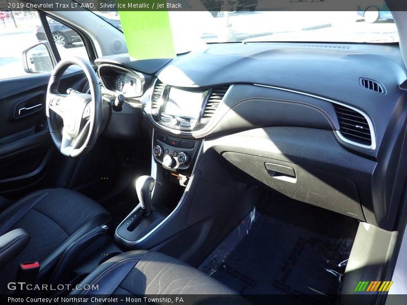 Silver Ice Metallic / Jet Black 2019 Chevrolet Trax LT AWD