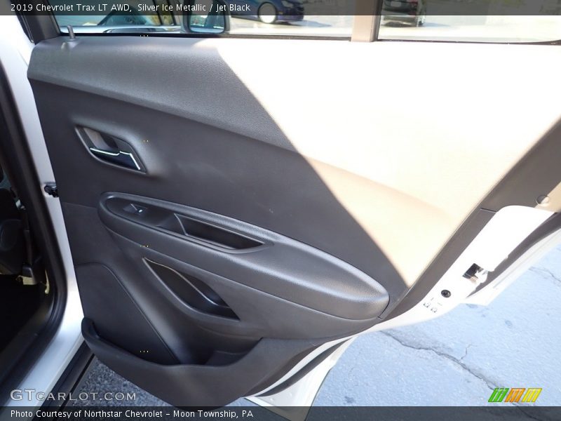 Silver Ice Metallic / Jet Black 2019 Chevrolet Trax LT AWD