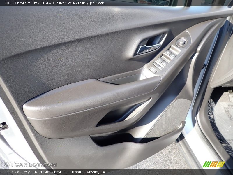 Silver Ice Metallic / Jet Black 2019 Chevrolet Trax LT AWD
