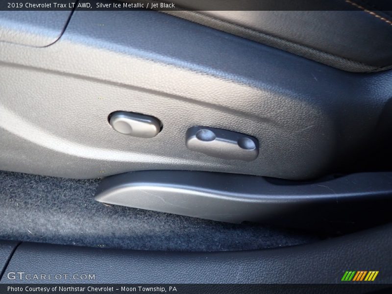 Silver Ice Metallic / Jet Black 2019 Chevrolet Trax LT AWD