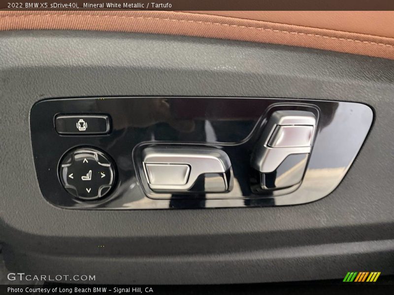 Mineral White Metallic / Tartufo 2022 BMW X5 sDrive40i
