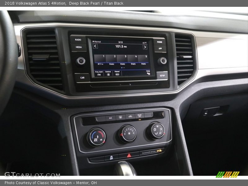 Deep Black Pearl / Titan Black 2018 Volkswagen Atlas S 4Motion