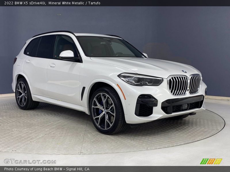 Front 3/4 View of 2022 X5 sDrive40i