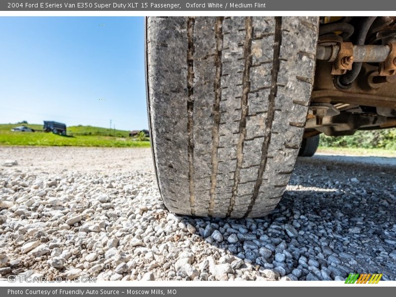 Oxford White / Medium Flint 2004 Ford E Series Van E350 Super Duty XLT 15 Passenger