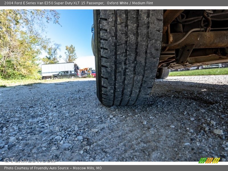 Oxford White / Medium Flint 2004 Ford E Series Van E350 Super Duty XLT 15 Passenger