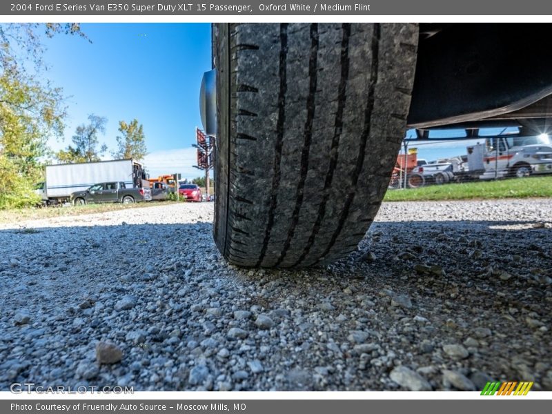 Oxford White / Medium Flint 2004 Ford E Series Van E350 Super Duty XLT 15 Passenger