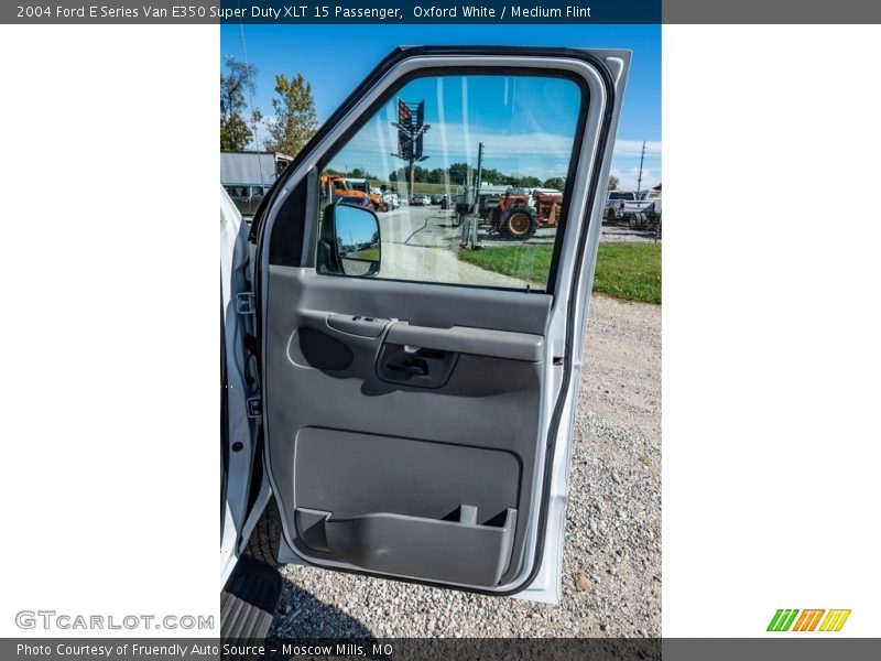 Oxford White / Medium Flint 2004 Ford E Series Van E350 Super Duty XLT 15 Passenger