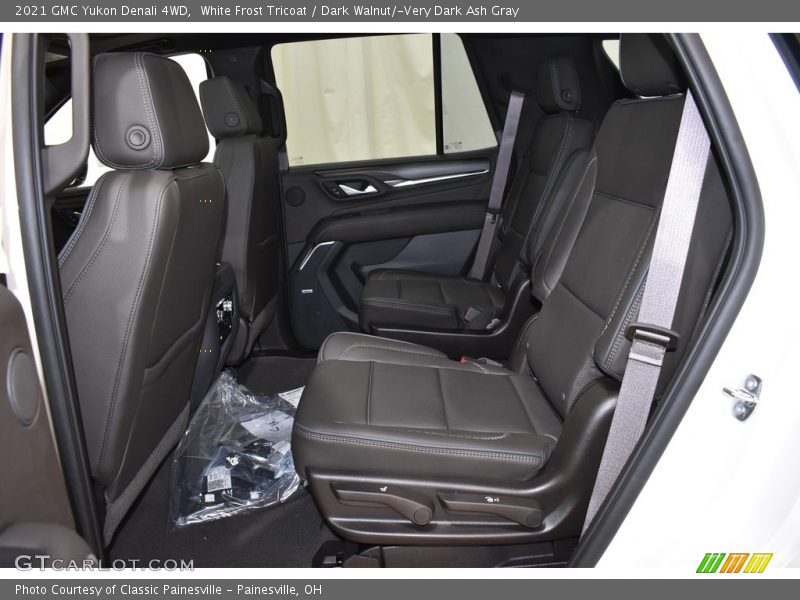 White Frost Tricoat / Dark Walnut/­Very Dark Ash Gray 2021 GMC Yukon Denali 4WD