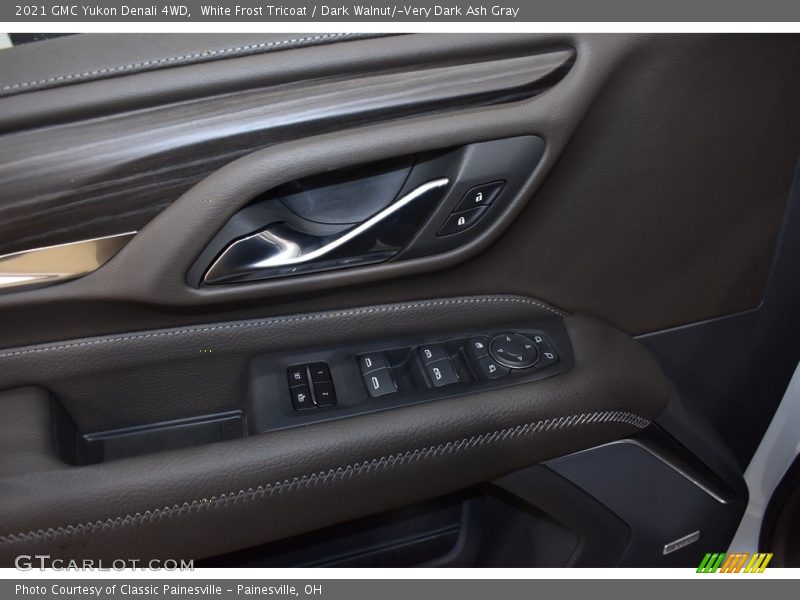 White Frost Tricoat / Dark Walnut/­Very Dark Ash Gray 2021 GMC Yukon Denali 4WD