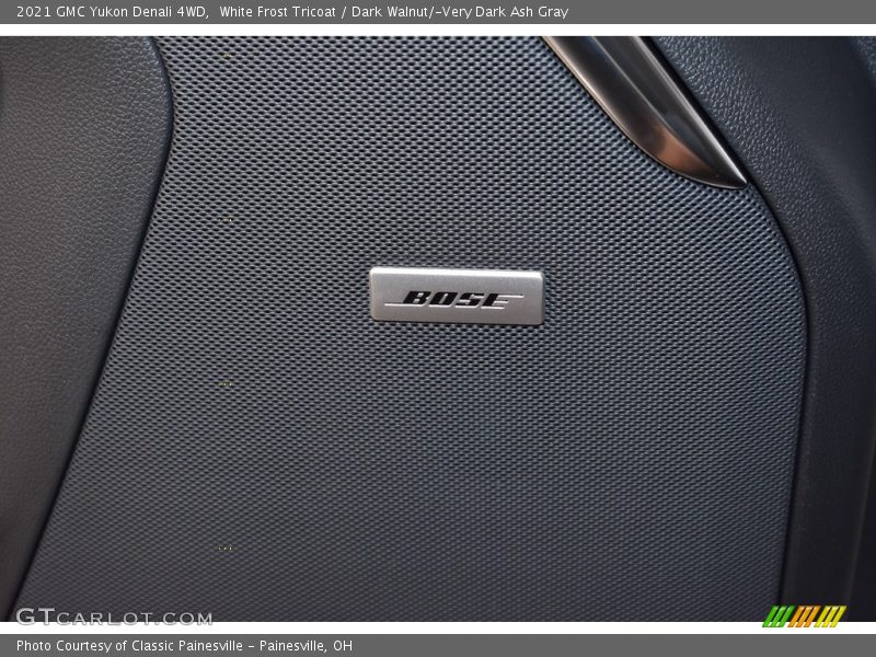 White Frost Tricoat / Dark Walnut/­Very Dark Ash Gray 2021 GMC Yukon Denali 4WD
