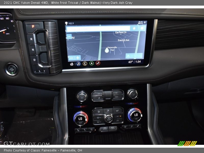 White Frost Tricoat / Dark Walnut/­Very Dark Ash Gray 2021 GMC Yukon Denali 4WD