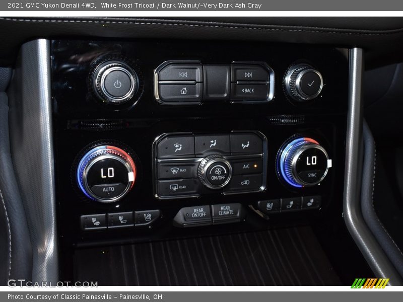 White Frost Tricoat / Dark Walnut/­Very Dark Ash Gray 2021 GMC Yukon Denali 4WD
