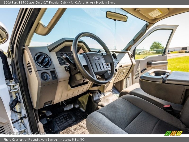 Front Seat of 2009 F350 Super Duty XLT Regular Cab 4x4