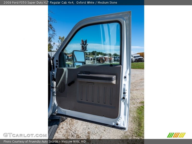 Oxford White / Medium Stone 2009 Ford F350 Super Duty XLT Regular Cab 4x4