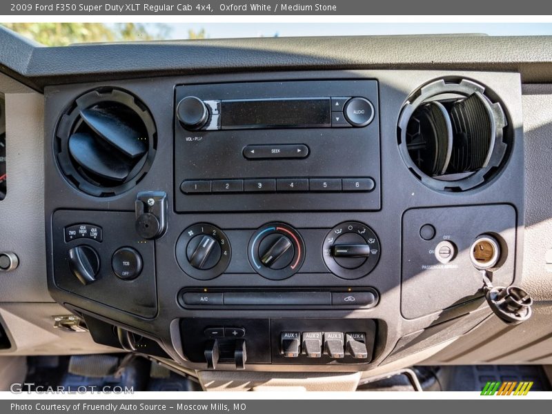 Controls of 2009 F350 Super Duty XLT Regular Cab 4x4