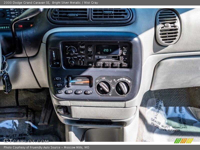 Bright Silver Metallic / Mist Gray 2000 Dodge Grand Caravan SE