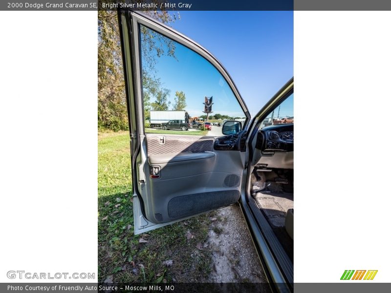 Bright Silver Metallic / Mist Gray 2000 Dodge Grand Caravan SE