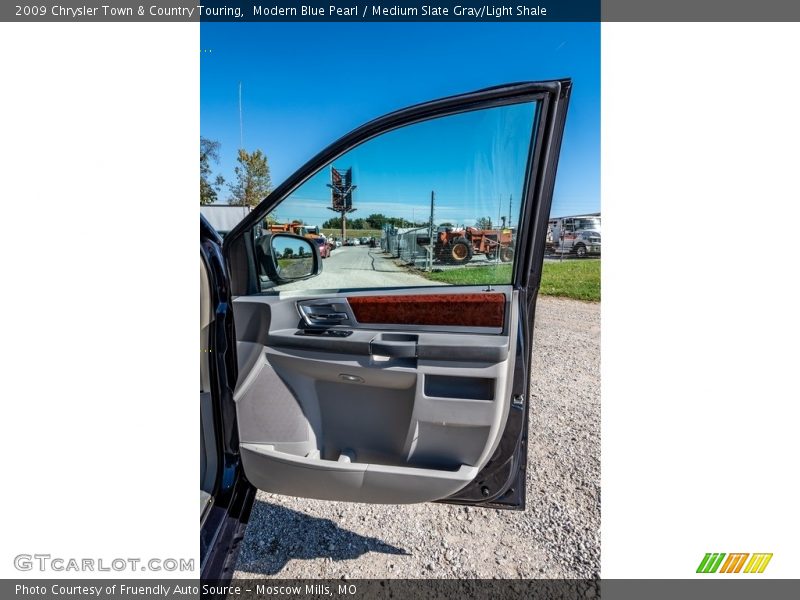 Modern Blue Pearl / Medium Slate Gray/Light Shale 2009 Chrysler Town & Country Touring