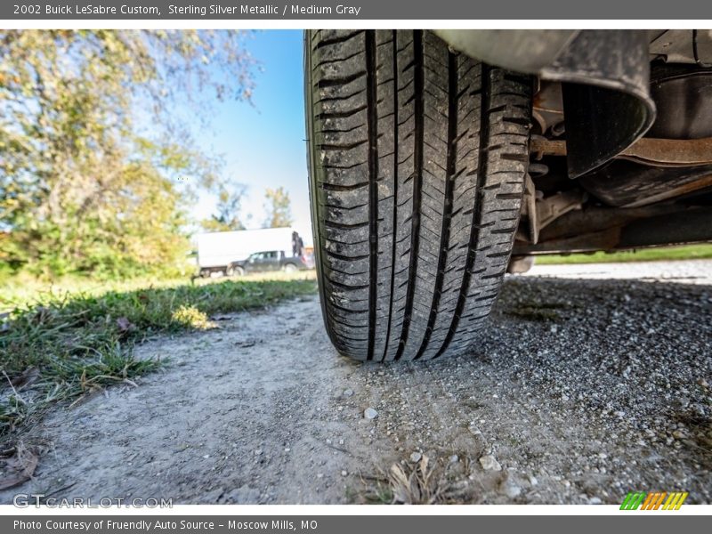 Sterling Silver Metallic / Medium Gray 2002 Buick LeSabre Custom