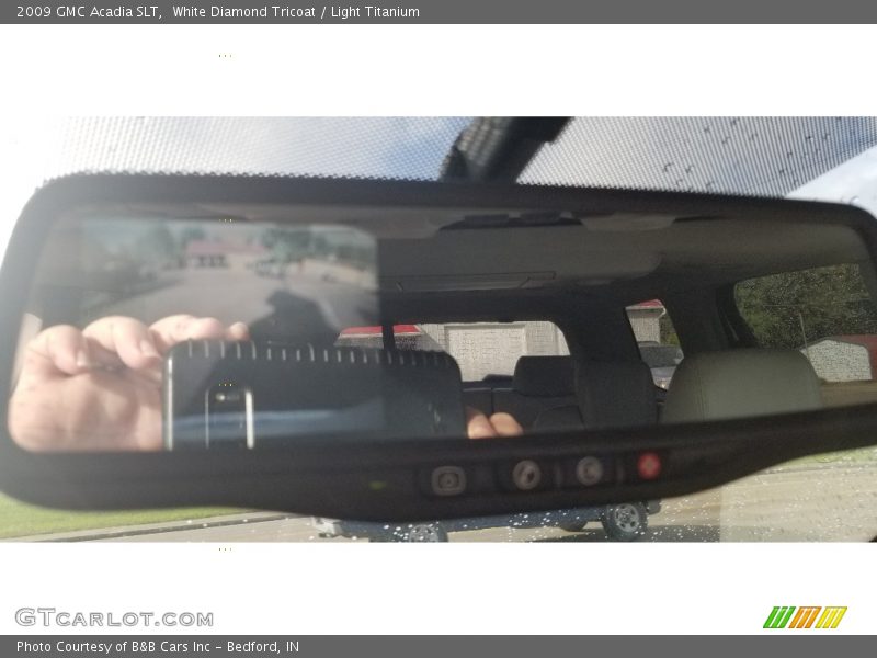 White Diamond Tricoat / Light Titanium 2009 GMC Acadia SLT