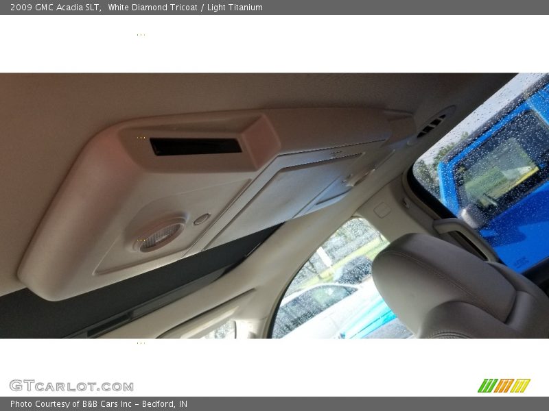White Diamond Tricoat / Light Titanium 2009 GMC Acadia SLT