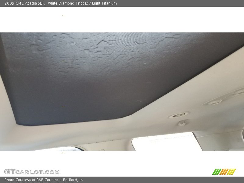 White Diamond Tricoat / Light Titanium 2009 GMC Acadia SLT