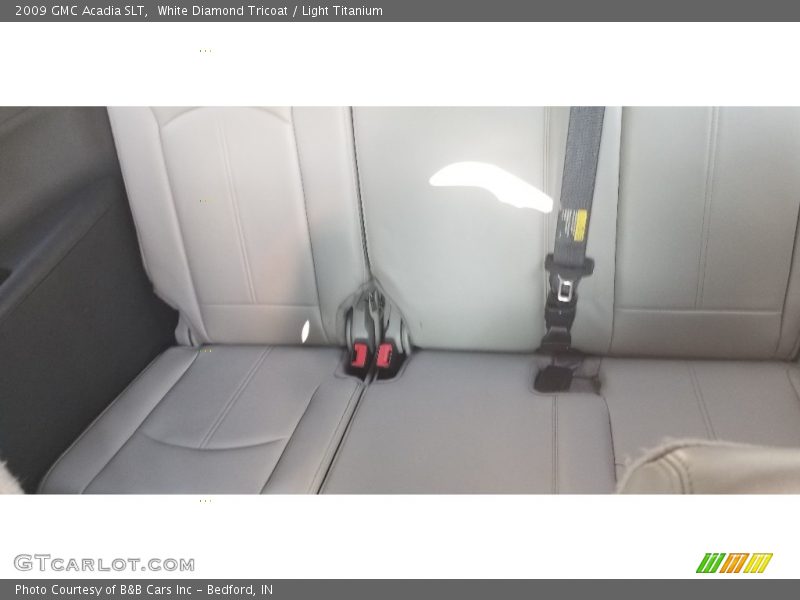 White Diamond Tricoat / Light Titanium 2009 GMC Acadia SLT