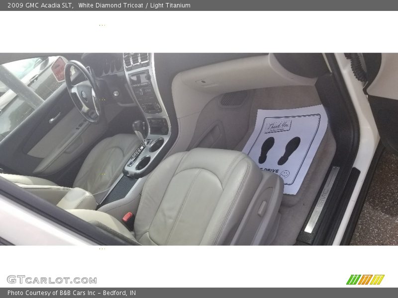 White Diamond Tricoat / Light Titanium 2009 GMC Acadia SLT