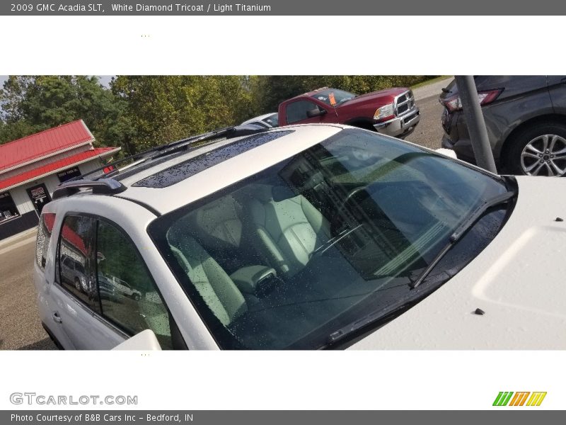 White Diamond Tricoat / Light Titanium 2009 GMC Acadia SLT